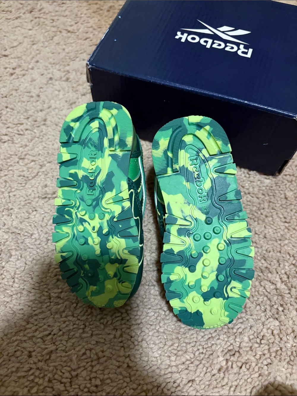 PJ Masks x Reebok Classic Leather Step 'n' Flash - Picture 2 of 2
